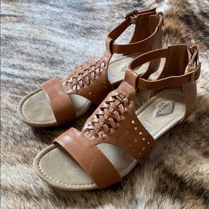 Tan short wedge sandal. Size 7